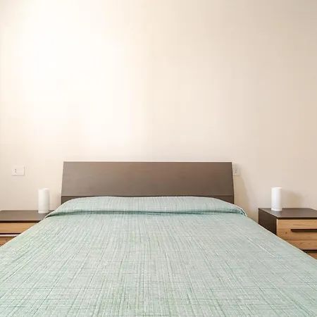 New Bamboo Airport Trade Fair Apartment *